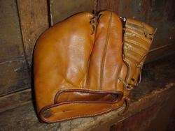 Wilson 2 Finger Back
